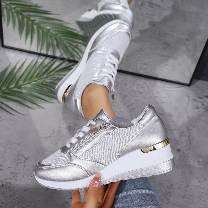 Ada Sneakers